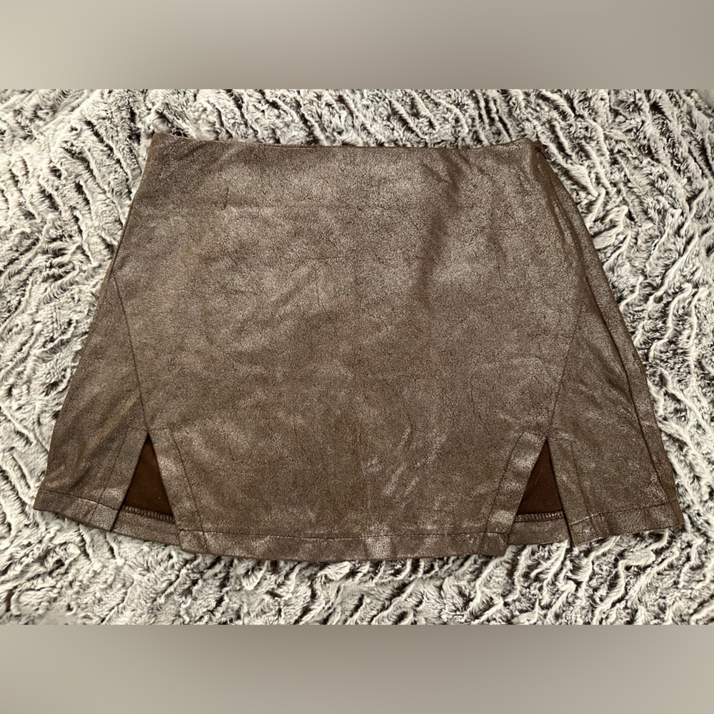 Gold metallic mini skirt from Charlotte Russe, size XS. Super cute y2k vibes!